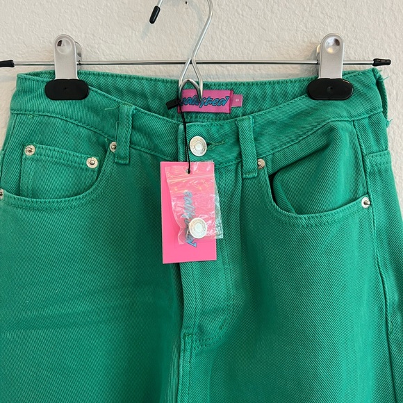 Edikted Jeans - Picture 2 of 3